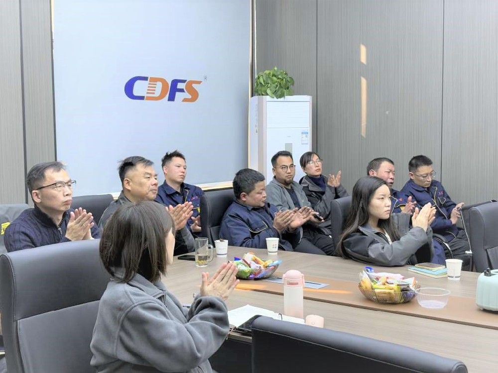 多靈年度經(jīng)營(yíng)分析會(huì )盛況啟幕，共繪2025發(fā)展新藍圖